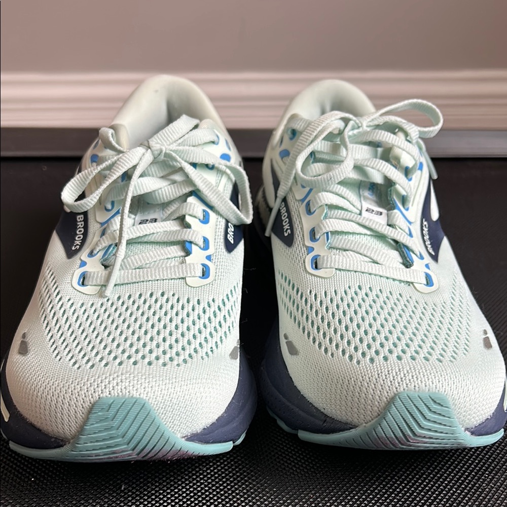 Brooks Adrenaline GTS 23